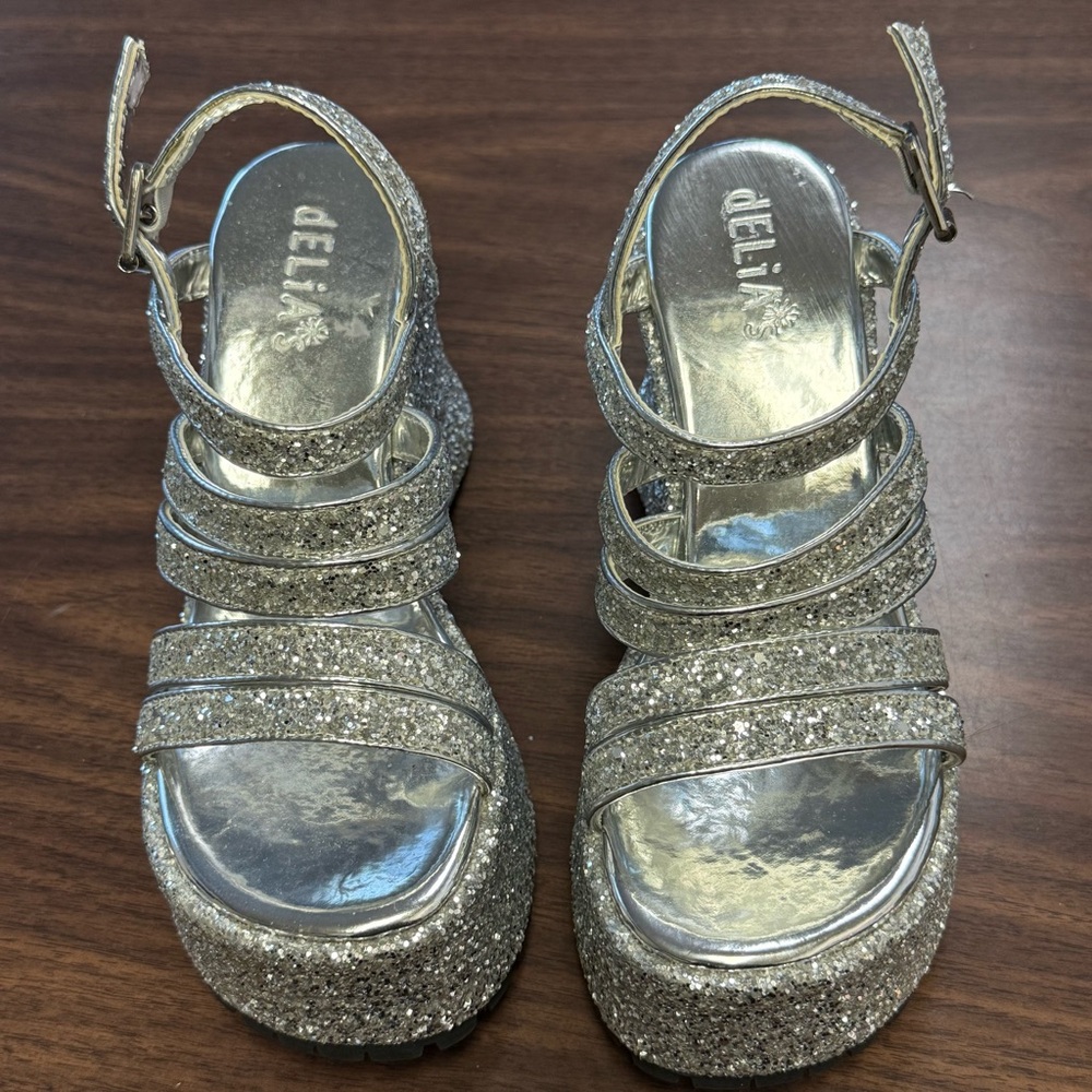 NWT Delia*s Silver Glitter Strappy Platform Sandals - Size 6